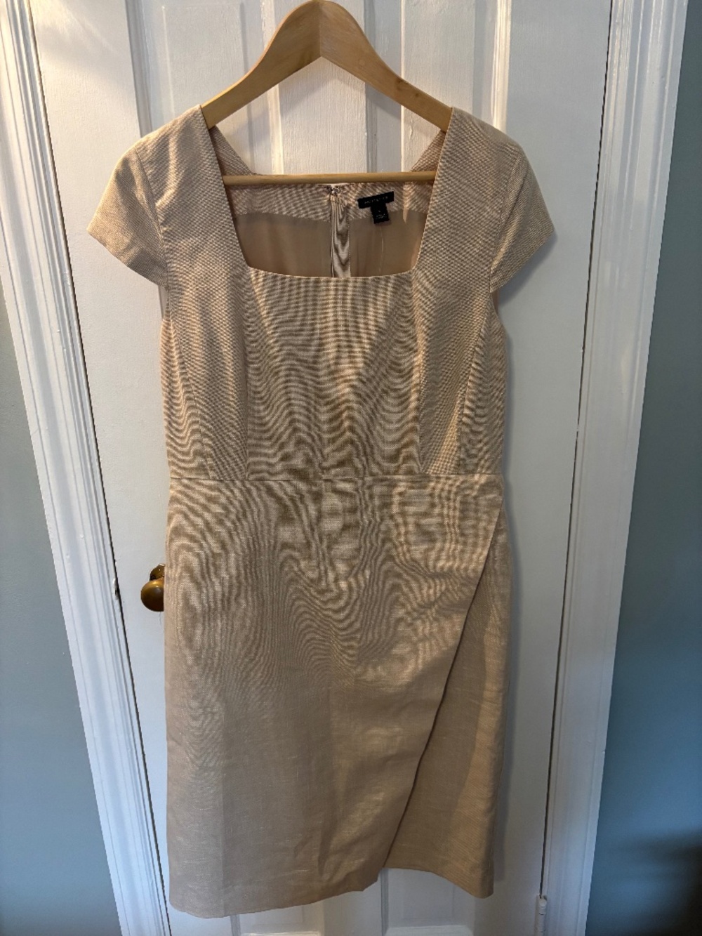 Ann Taylor Lightweight Structured Dress - Size 6